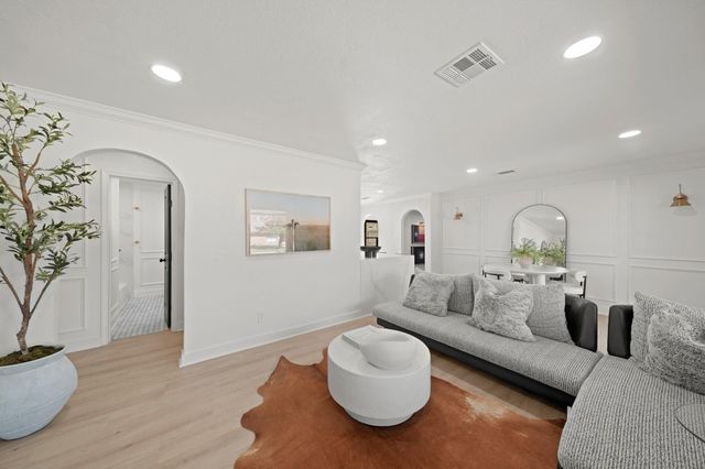 2207 Cheshire Lane, Houston, TX 77018