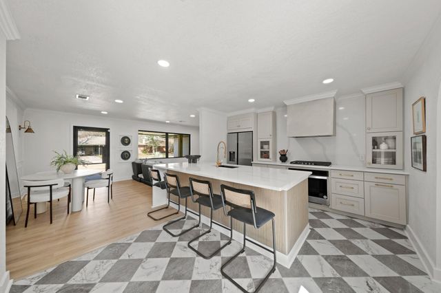 2207 Cheshire Lane, Houston, TX 77018