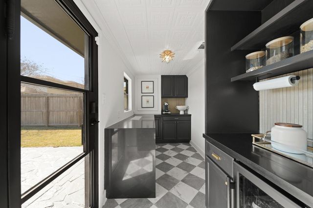 2207 Cheshire Lane, Houston, TX 77018