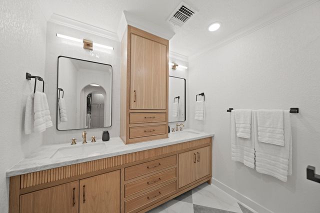 2207 Cheshire Lane, Houston, TX 77018