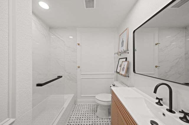 2207 Cheshire Lane, Houston, TX 77018