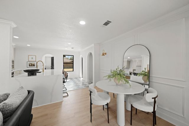 2207 Cheshire Lane, Houston, TX 77018