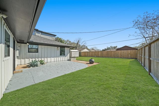 2207 Cheshire Lane, Houston, TX 77018