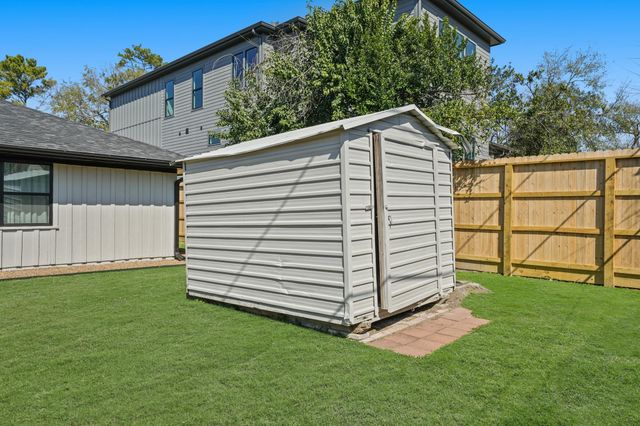 2207 Cheshire Lane, Houston, TX 77018