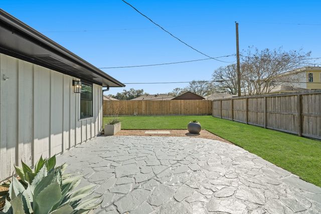 2207 Cheshire Lane, Houston, TX 77018