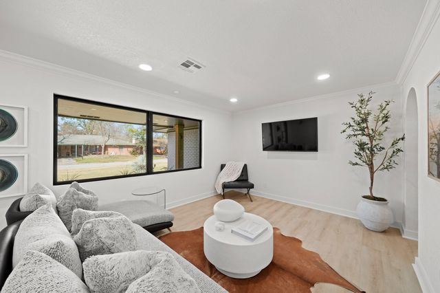 2207 Cheshire Lane, Houston, TX 77018