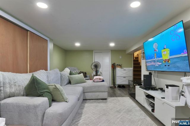 24 Hewitt Avenue, Belleville, NJ 07109