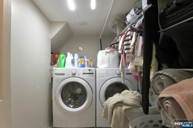 24 Hewitt Avenue, Belleville, NJ 07109