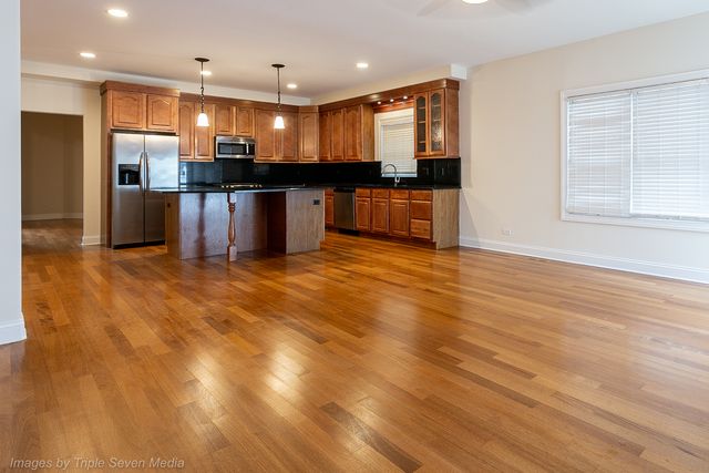 831 N Yale Avenue, Villa Park, IL 60181