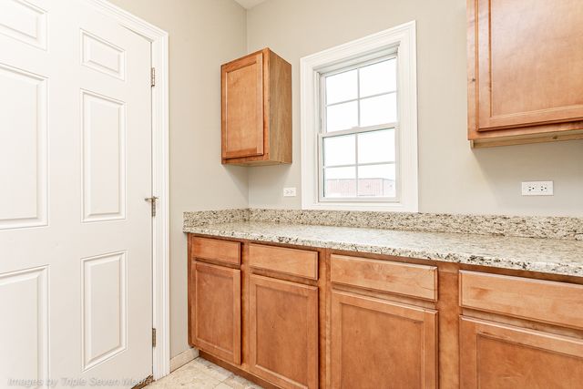 831 N Yale Avenue, Villa Park, IL 60181