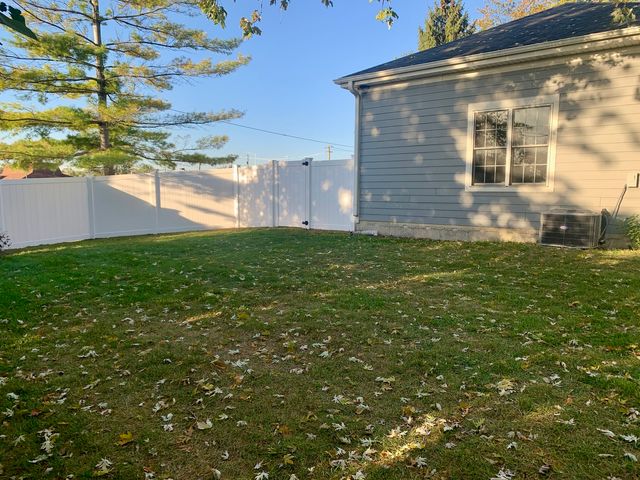 831 N Yale Avenue, Villa Park, IL 60181