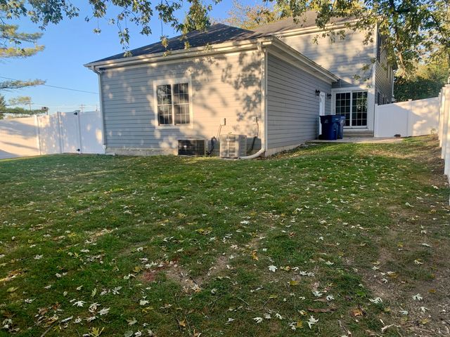 831 N Yale Avenue, Villa Park, IL 60181