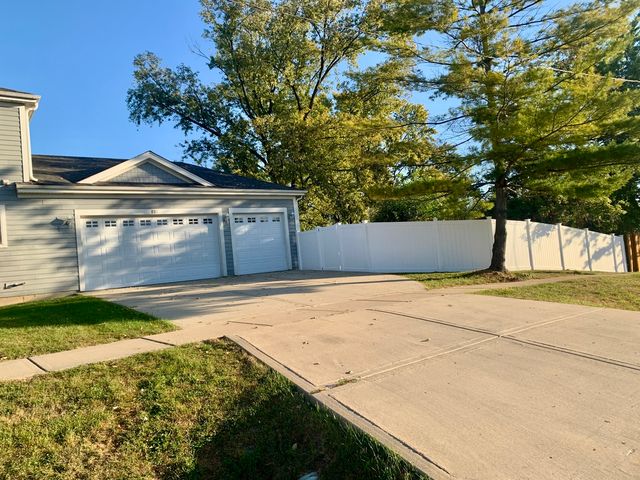 831 N Yale Avenue, Villa Park, IL 60181