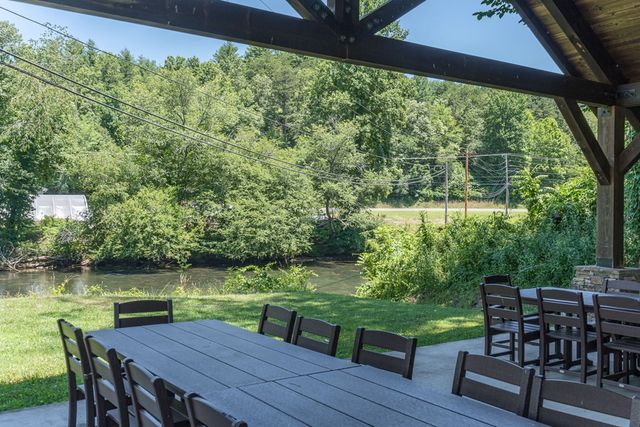 325 River Mountain Road, Murphy, NC 28906