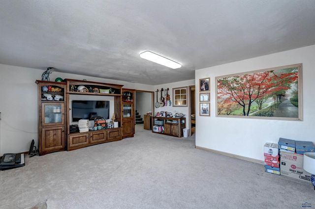 222 E BENGAL DR, Rapid City, SD 57701