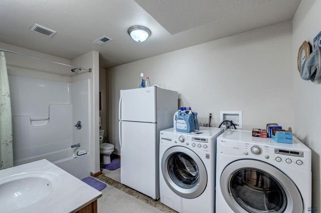 222 E BENGAL DR, Rapid City, SD 57701