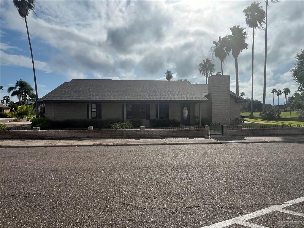 818 Nada Drive, Alamo, TX 78516