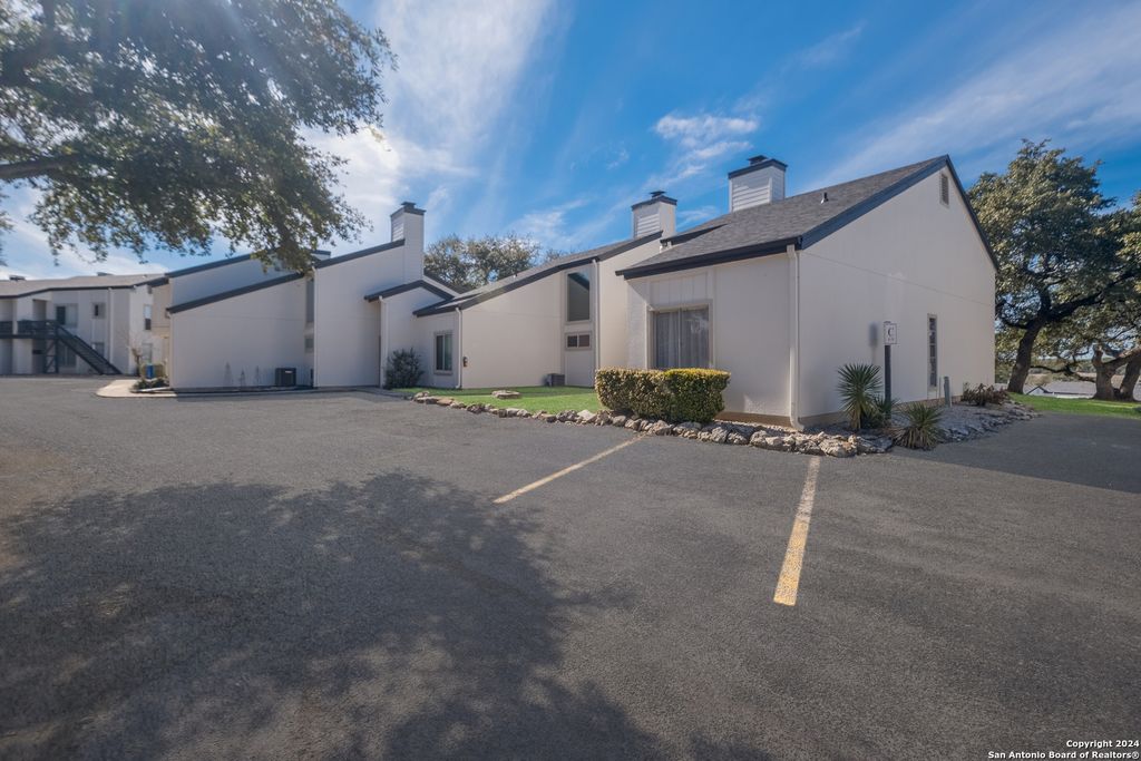 1135 Parkview Dr Apt C16, Canyon Lake, TX 78133