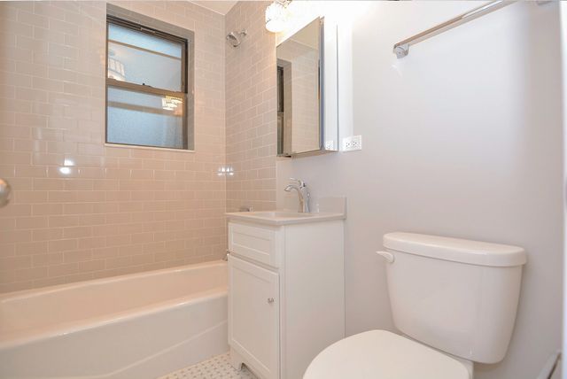 817 W Lakeside Place 501, Chicago, IL 60640
