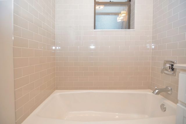 817 W Lakeside Place 501, Chicago, IL 60640