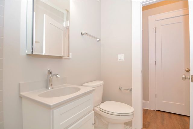 817 W Lakeside Place 501, Chicago, IL 60640