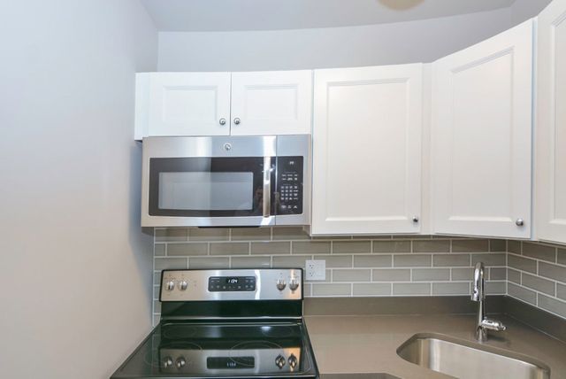 817 W Lakeside Place 501, Chicago, IL 60640