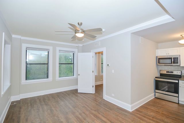 817 W Lakeside Place 501, Chicago, IL 60640