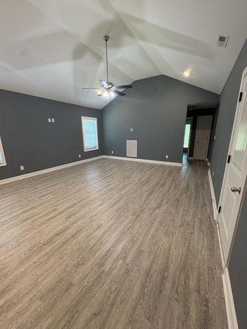 132 Schroer Rd, Clarksville, TN 37042