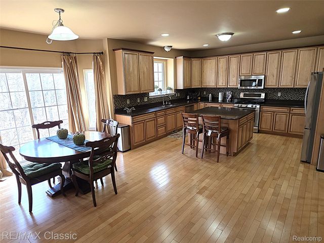 14215 Red Oak Drive, Van Buren Charter Township, MI 48111