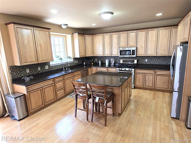 14215 Red Oak Drive, Van Buren Charter Township, MI 48111