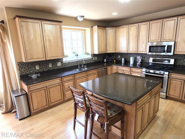 14215 Red Oak Drive, Van Buren Charter Township, MI 48111