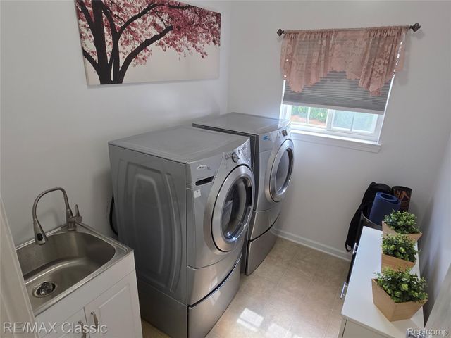 14215 Red Oak Drive, Van Buren Charter Township, MI 48111