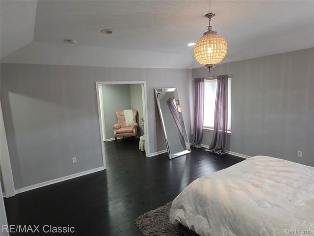 14215 Red Oak Drive, Van Buren Charter Township, MI 48111