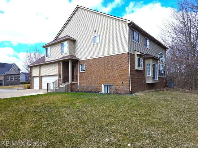 14215 Red Oak Drive, Van Buren Charter Township, MI 48111