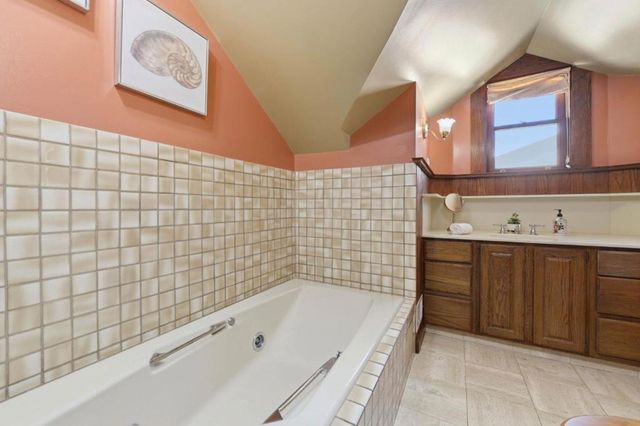 809 E 5th Avenue, San Mateo, CA 94402