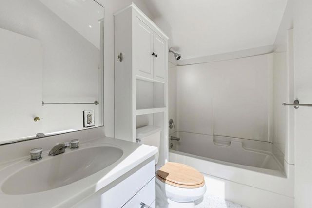 809 E 5th Avenue, San Mateo, CA 94402