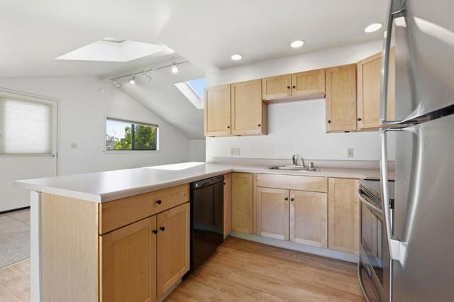 809 E 5th Avenue, San Mateo, CA 94402