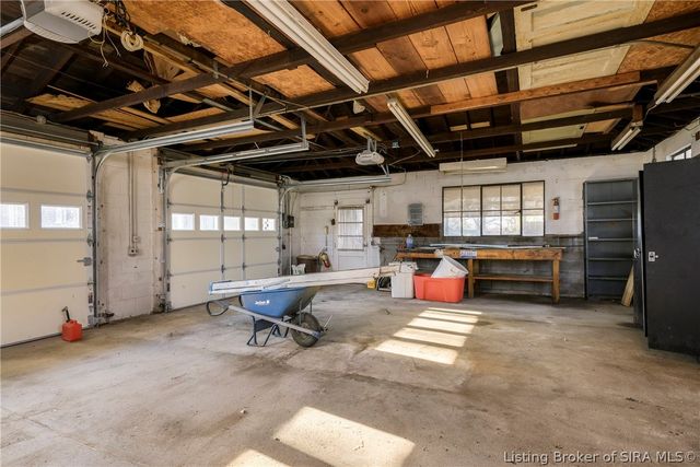 3708 Holmans Lane, Jeffersonville, IN 47130