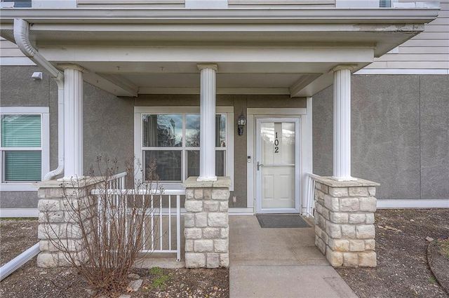 11751 S Roundtree Street 102, Olathe, KS 66061