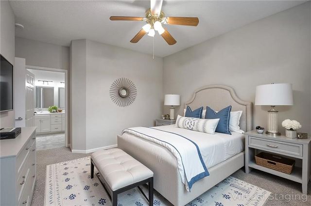 11751 S Roundtree Street 102, Olathe, KS 66061