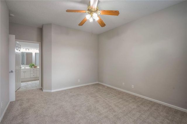 11751 S Roundtree Street 102, Olathe, KS 66061