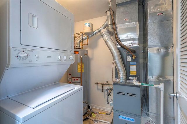 11751 S Roundtree Street 102, Olathe, KS 66061