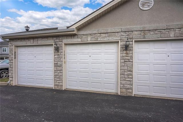 11751 S Roundtree Street 102, Olathe, KS 66061