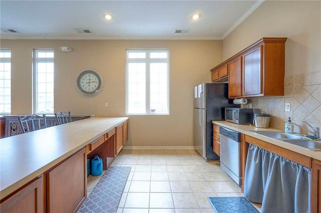 11751 S Roundtree Street 102, Olathe, KS 66061