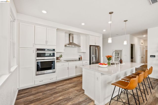 2875 Tradewind Dr, Alameda, CA 94501