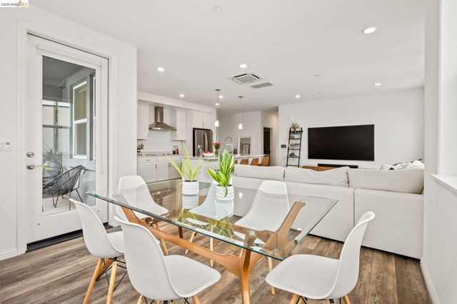 2875 Tradewind Dr, Alameda, CA 94501