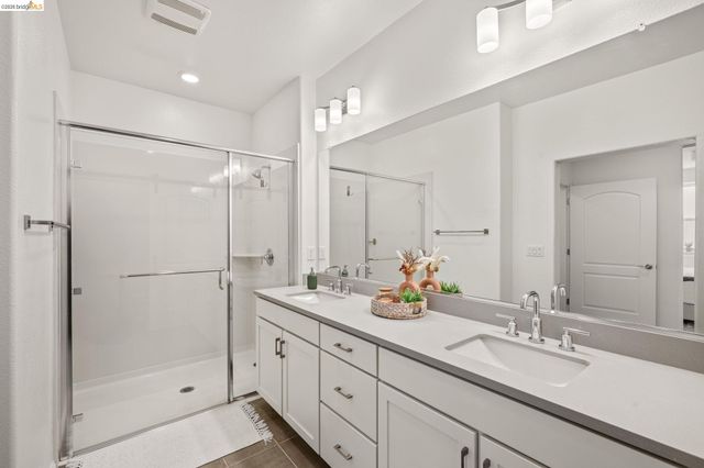 2875 Tradewind Dr, Alameda, CA 94501