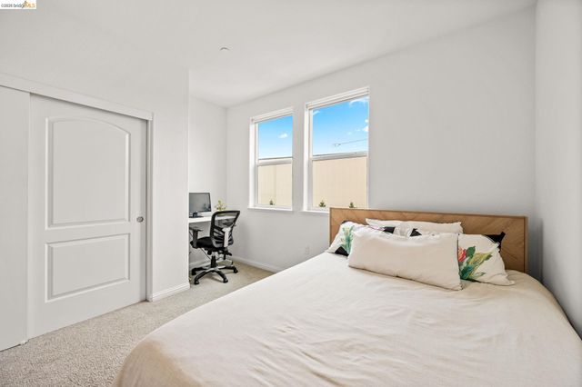 2875 Tradewind Dr, Alameda, CA 94501