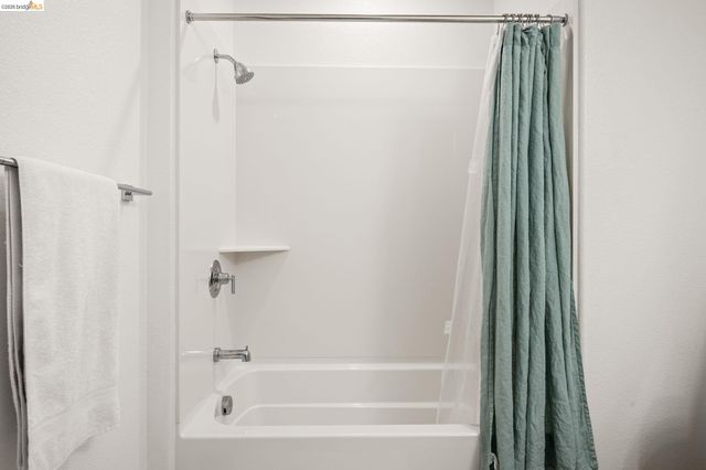 2875 Tradewind Dr, Alameda, CA 94501