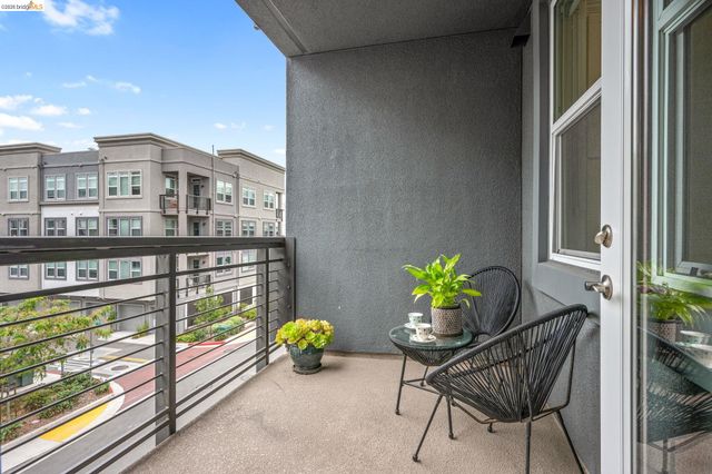 2875 Tradewind Dr, Alameda, CA 94501